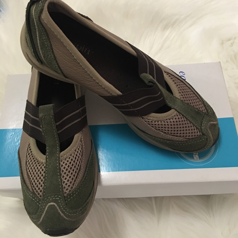 Easy spirit fitness shoes size  5.5M
